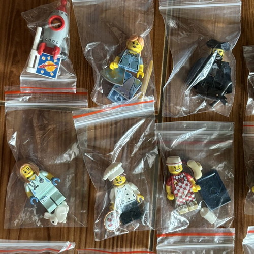 Collectible Minifigure Series 17 complete set of 16