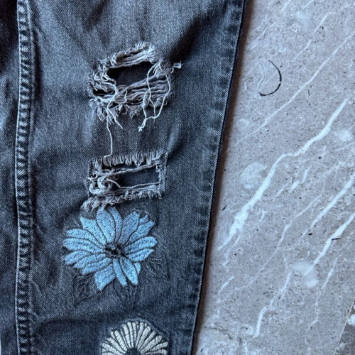Pull & Bear women's black jeans with rips and embroidered flowers like new