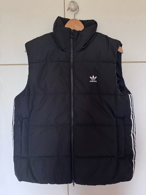 Adidas black puffer vest Small like new