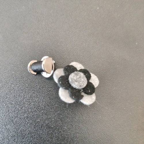 Set of two men's lapel pins like new, black and silver