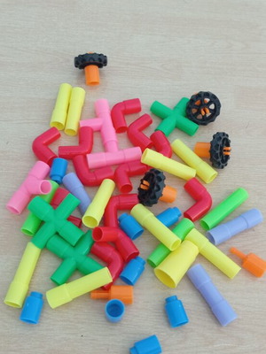 Construction tubes toy