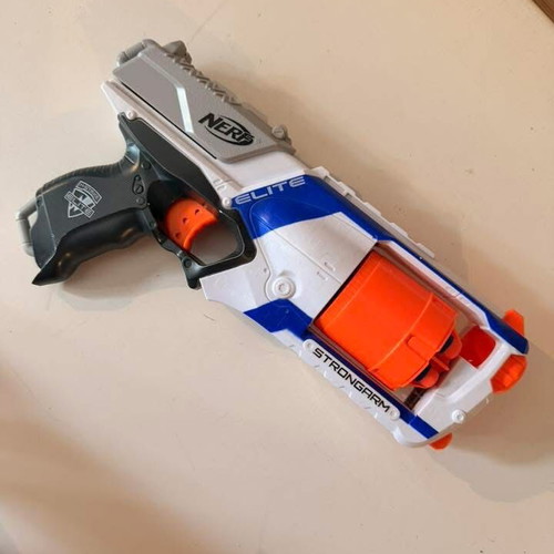 Elite Nerf Strongarm gun with 3 bullets