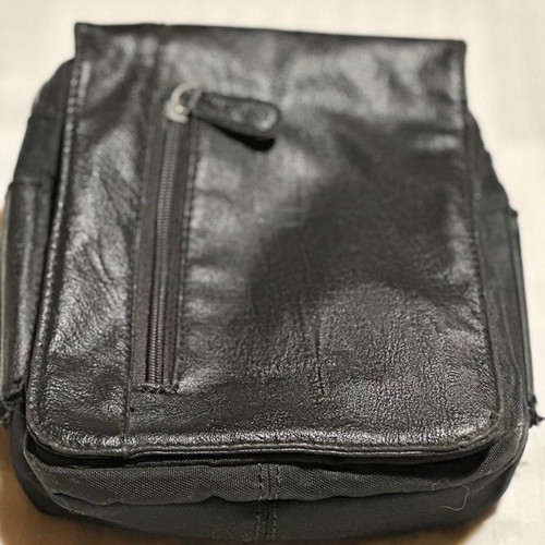 Bartuggi men's wrist bag like new, black