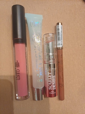 Σετ κραγιόν και lip gloss με μολύβι χειλιών μεταχειρισμένο