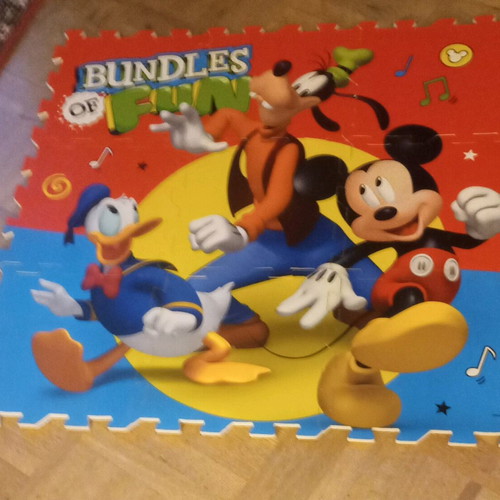 Disney children's floor puzzle 9 pieces made of foam like new