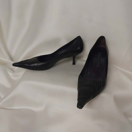 Pura Lopez leather pointed toe pumps like new, black, size 38