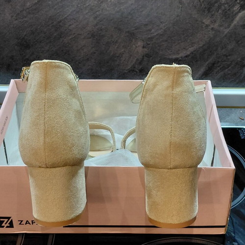 Zapatos beige sandals with thick heel new
