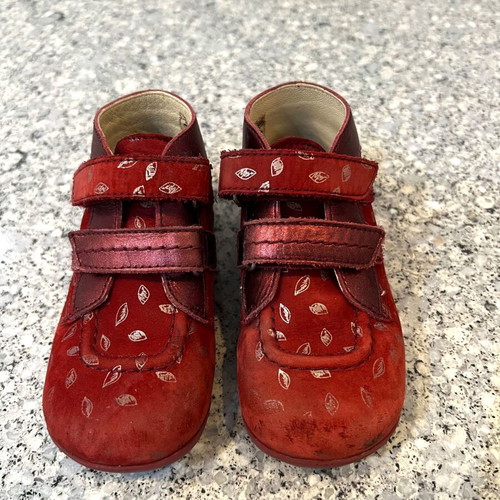 Kickers girls' leather prewalker boots size 25 used, burgundy with gold details