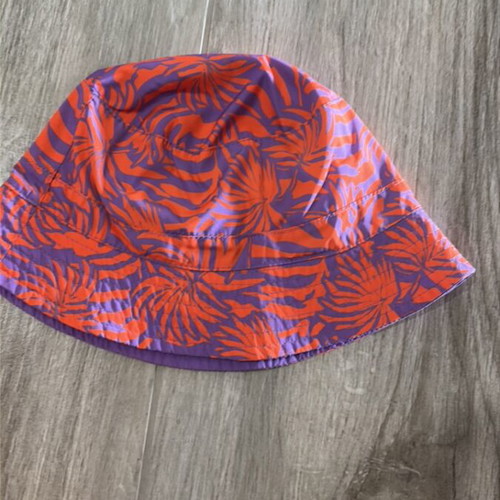 Kids hat, purple and orange