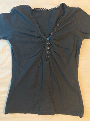 Women's black t-shirt used, size S