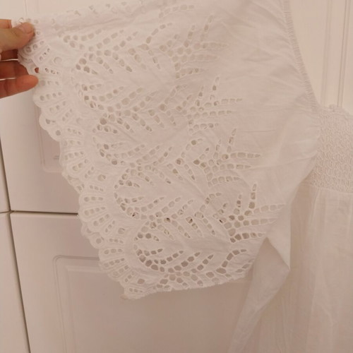 Mini white broderie dress with large sleeve, like new, size L-XL