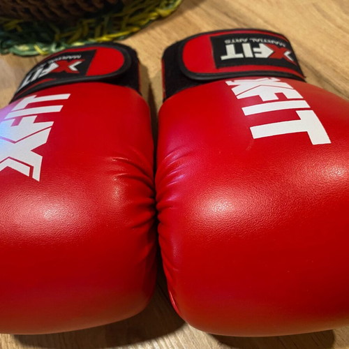 Boxing gloves like new, size 8
