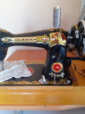 Mercedes sewing machine like new