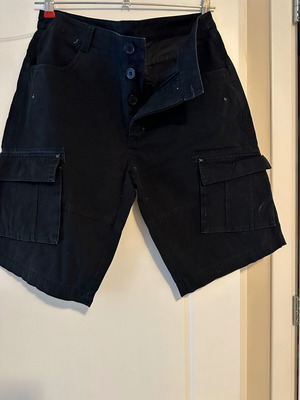 Converse men's bermuda shorts size L black like new
