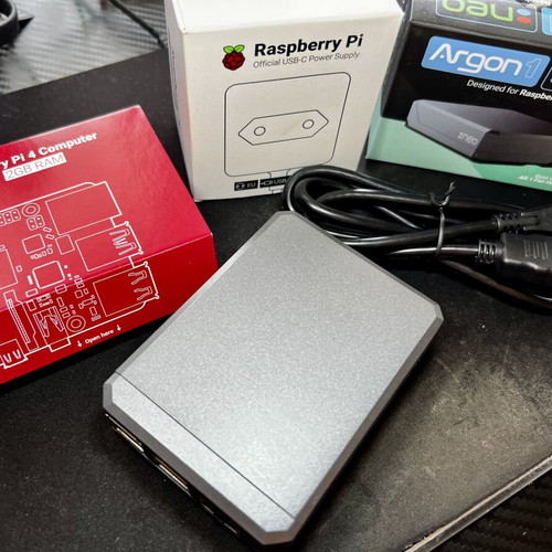Raspberry Pi 4 Model B 2GB complete kit with Argon NEO case like new