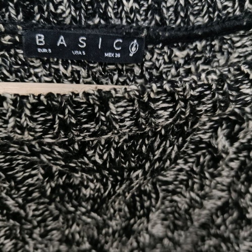 Knitted sweater like new, size S, black and white