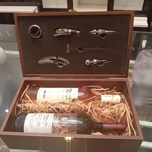 Wooden wine accessory gift box used, complete set without drinks