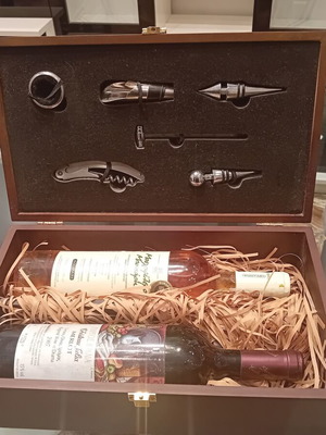 Wooden wine accessory gift box used, complete set without drinks