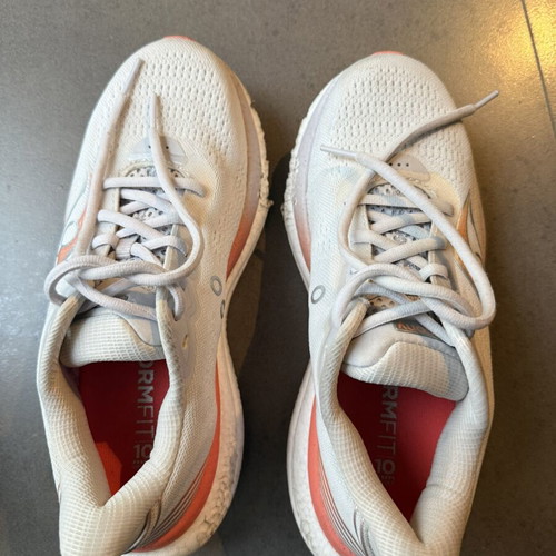 Saucony Triumph 23 Womens Trainers like new, size 38.5, white