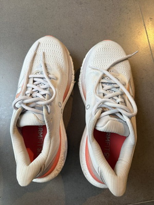 Saucony Triumph 23 Womens Trainers like new, size 38.5, white