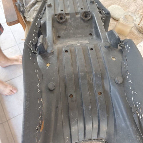 F650GS motorcycle seat 2005, single-cylinder, silver stitching
