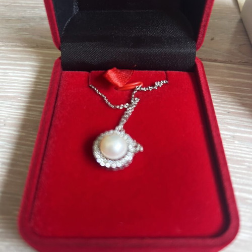 En Chriso Sterling Silver Pearl Pendant Necklace like new