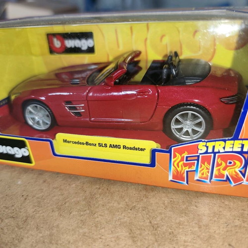 Mercedes Benz SLS AMG Roadster collectible diecast car 1:32 scale new