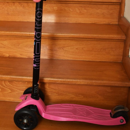 M-CRO Kids Scooter with Three Wheels in Pink Like New