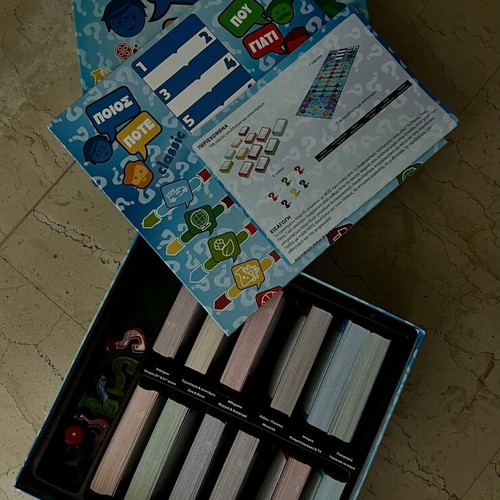 Classic knowledge board game
