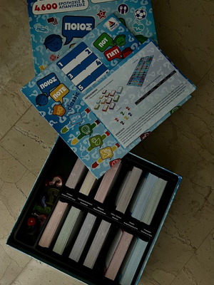 Classic knowledge board game