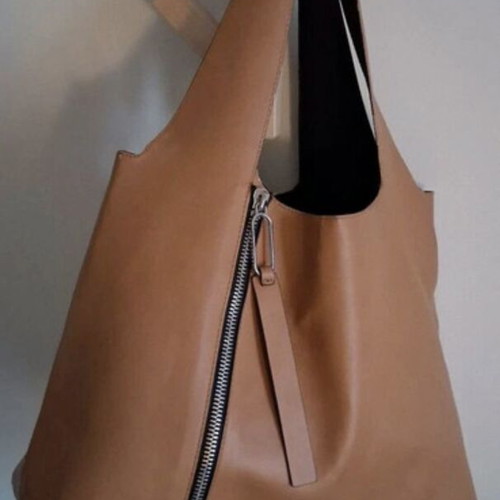 Women's shoulder bag used, tan color with zipper