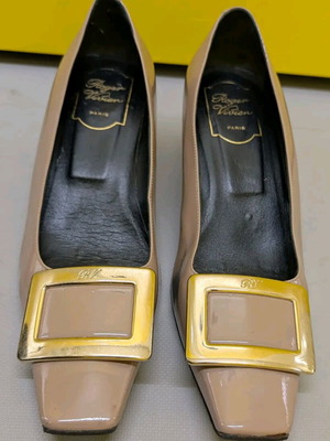 Roger Vivier Belle Vivier pumps nude beige like new