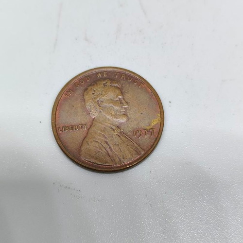 Collectible United States One Cent 1977 coin replica like new