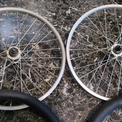 Bicycle wheels 20 inches used, with tires and inner tubes
