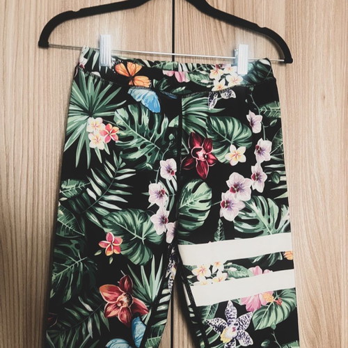 Multicolor fitness leggings used, size medium