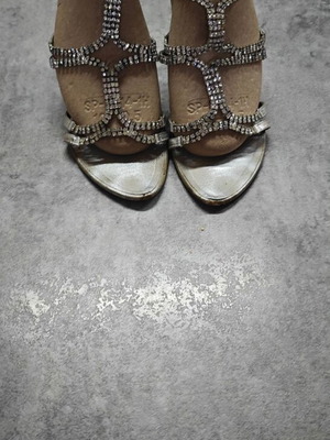 Women's sandals used, size 37, ideal for formal occasions
