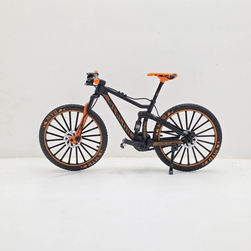 Metal Mountain Bike Model 1:8 scale like new with suspension