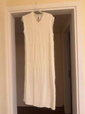 Zara summer embossed maxi dress with slit like new, beige
