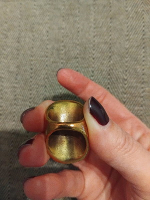 Ring like new, gold-colored