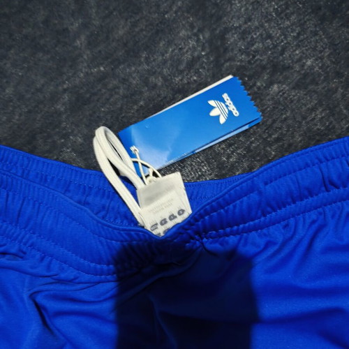Adidas σορτς βερμούδα 3 stripe καινούργια, άσπρο και μπλε, μέγεθος M