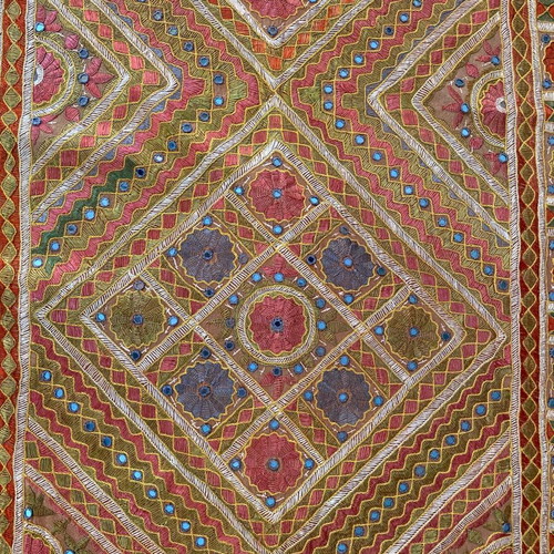 Ethnik throw like new with geometric pattern and terracotta base