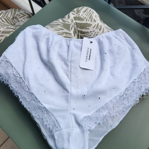 White shorts size S new with gift