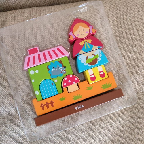 VIGA Magnetic Standing Puzzle Like New, Red Riding Hood Theme
