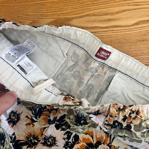 Levi's floral bermuda shorts XL like new, multicolor