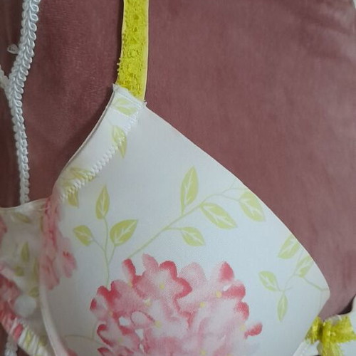 Bra size 85B with push-up and adjustable straps, white and yellow