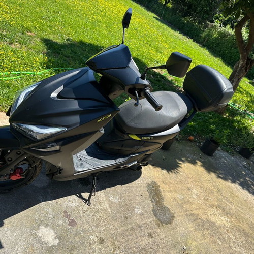 Scooter like new, 3,650 km, black, petrol