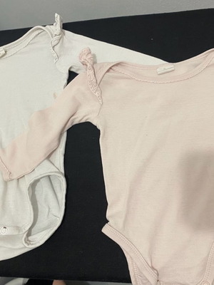 Βρεφικά φορμάκια H&M μεταχειρισμένα, 6-9 μηνών, βαμβακερά με βολάν x2