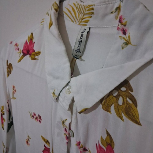 Stradivarius floral shirt size S like new, viscose, white multicolor