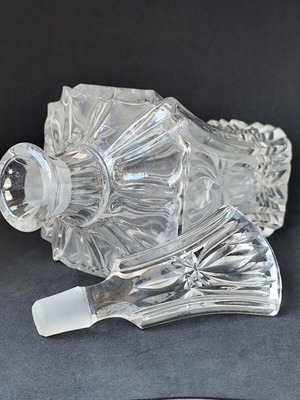 Vintage crystal decanter with stopper, like new