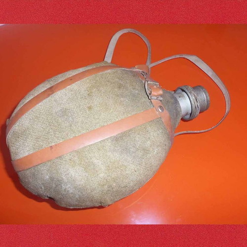 Aluminum military canteen used, height 25 cm